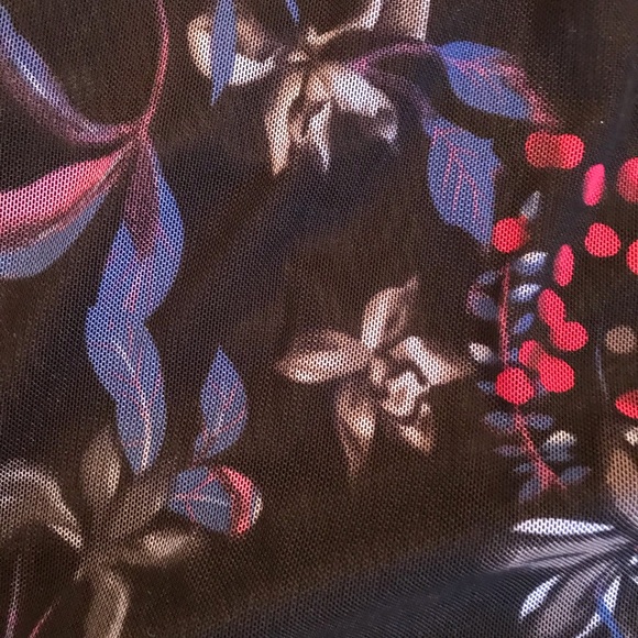 🌺 B. Young Stuning Top - Picture 6 of 6